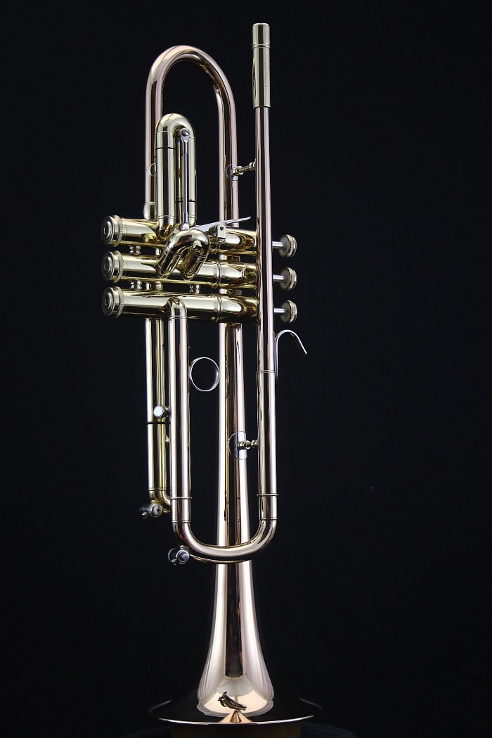 UWH BbTrumpet with clear lacquer finish